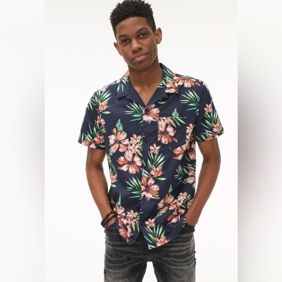 Aeropostale Mens Hawaiin Shirt Medium Tropical Floral Button Up Short Sleeve - Picture 1 of 11